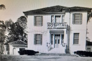 Hospital São Bernardo no alto do morro da rua Terezinha Setti (acervo Roberto Tanaami)