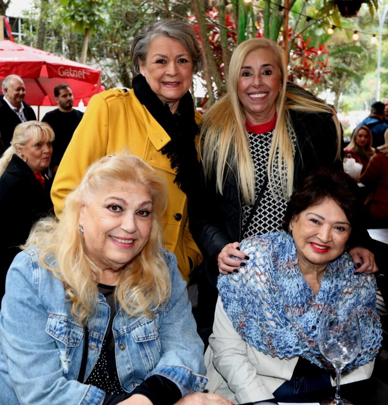 Marta Sanches, Élide Di Bella (atrás), Renata Piotto e 
Dalva Martins (na frente)